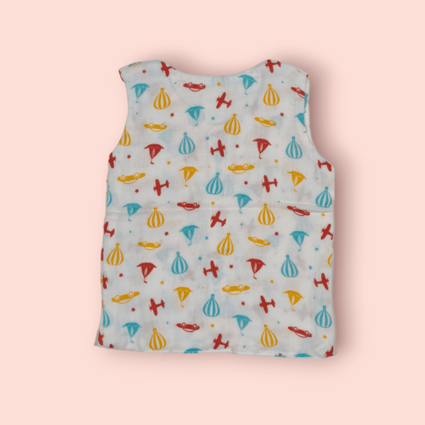 Sleeveless t-shirt for infants muslin jhabla infant clothing, soft muslin infant clothing for daily comfort.