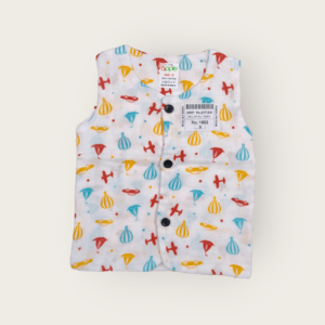 Sleeveless t-shirt for infants made of muslin jhabla fabric, soft and breathable sleeveless top for infant clothing.