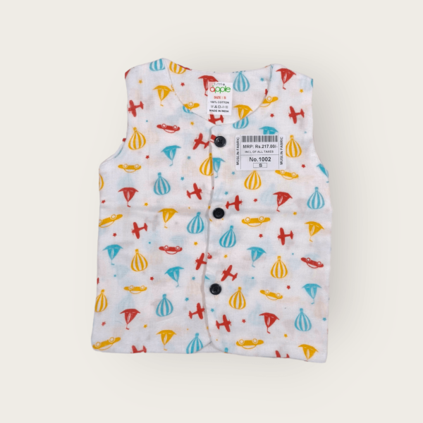 Sleeveless t-shirt for infants made of muslin jhabla fabric, soft and breathable sleeveless top for infant clothing.