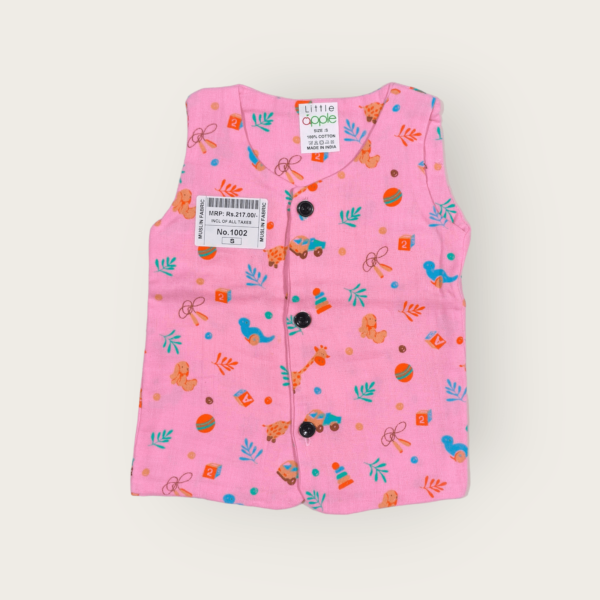 Sleeveless t-shirt for infants made of muslin jhabla fabric, soft and breathable sleeveless top for infant clothing.