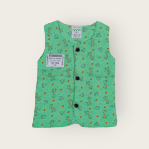 Sleeveless t-shirt for infants made of muslin jhabla fabric, soft and breathable sleeveless top for infant clothing.