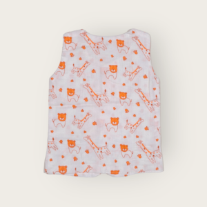 Sleeveless t-shirt for infants made of muslin jhabla fabric, soft and breathable sleeveless top for infant clothing.