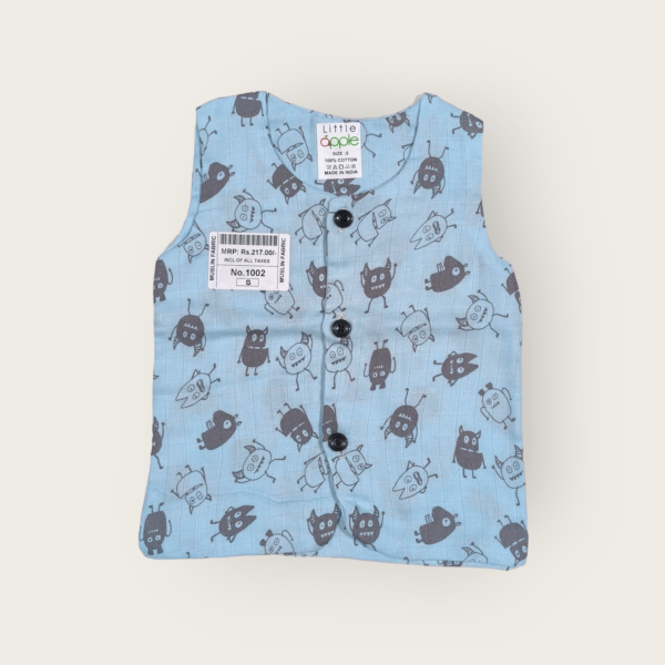 Sleeveless t-shirt for infants made of muslin jhabla fabric, soft and breathable sleeveless top for infant clothing.