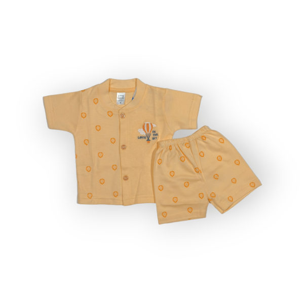 Newborn baby clothes baby t-shirt and shirts set, soft and comfy newborn baby clothes for everyday use.