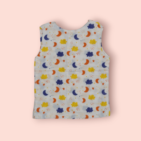 Sleeveless top for newborn baby muslin jhabla baby clothes, soft muslin newborn baby clothes for comfort.