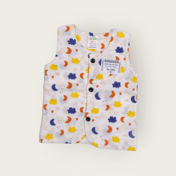 Sleeveless t-shirt for infants made of muslin jhabla fabric, soft and breathable sleeveless top for infant clothing.